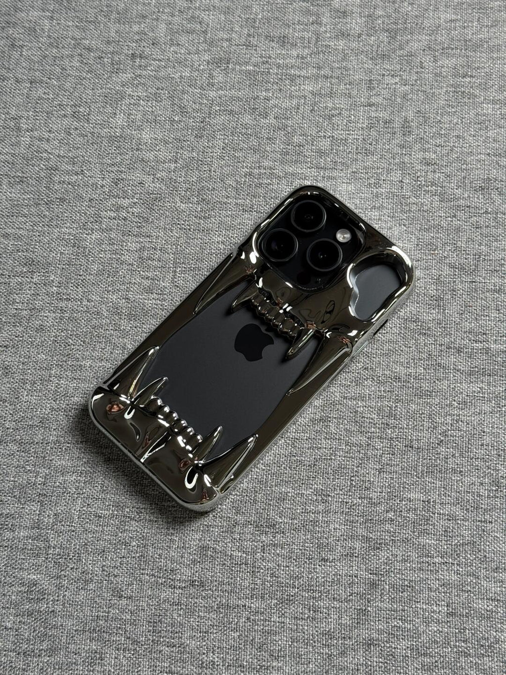 XKSǓ® FANG CHROME IPHONE CASE'S