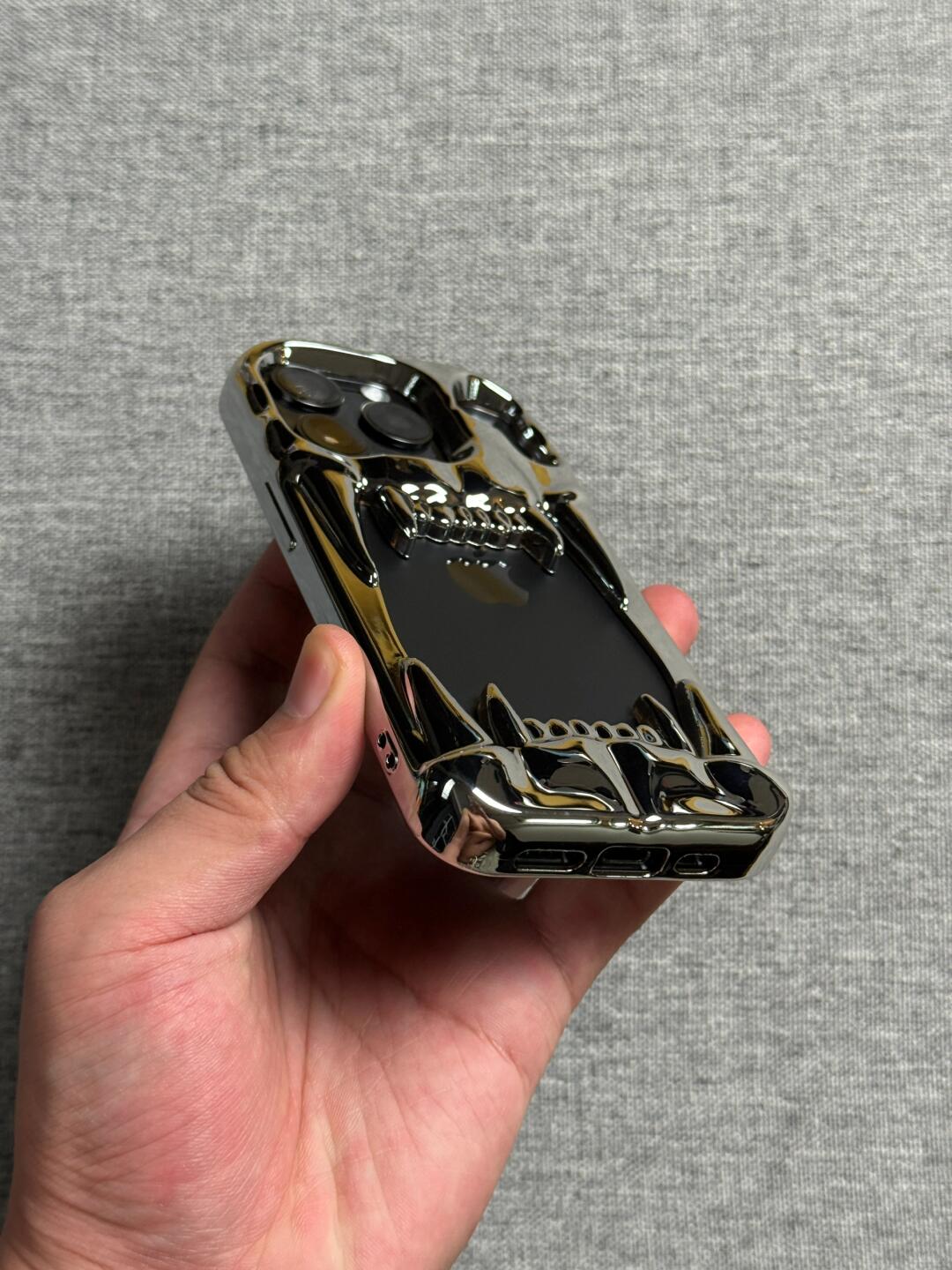 XKSǓ® FANG CHROME IPHONE CASE'S